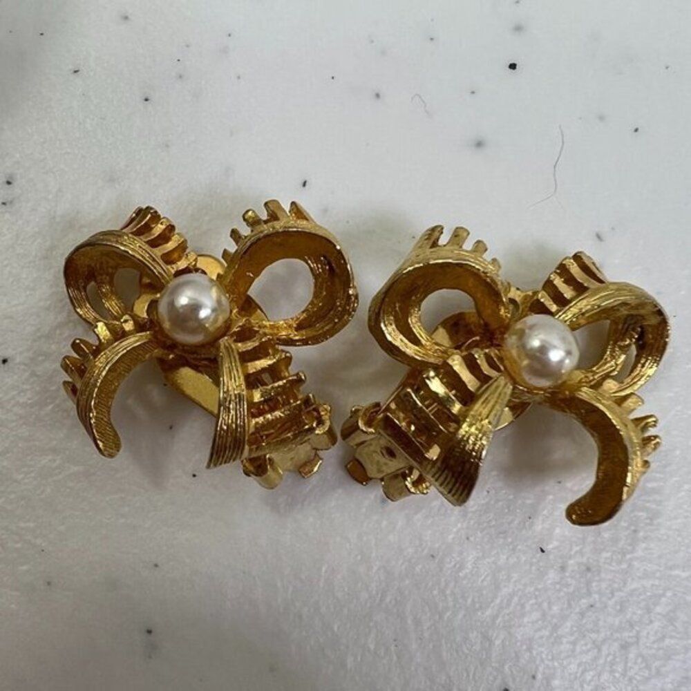 Clip On Bow Earrings Gold Tone‎ Vintage 90s Bead White Textured Ribbon